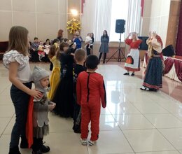 Детский утренник для детей сотрудников учреждения