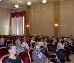 С праздником милых женщин!