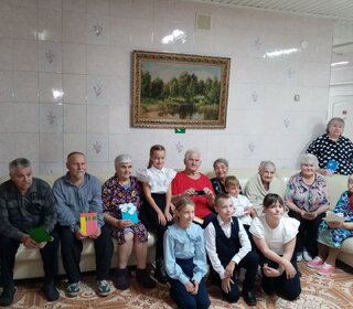 Поздравления с Днем пожилого человека от учащихся СОШ № 31