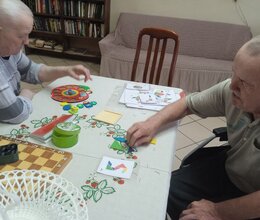 Как и чем занять человека с деменцией