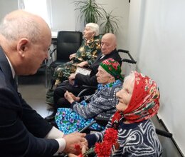 Вручение юбилейных медалей «80 лет Победы» труженикам тыла