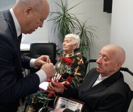 Вручение юбилейных медалей «80 лет Победы» труженикам тыла