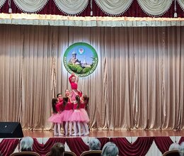 С праздником весны Вас милые дамы!