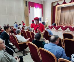 С праздником весны Вас милые дамы!