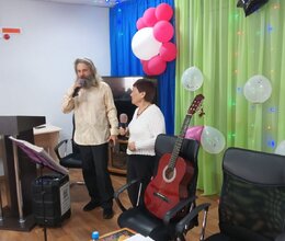 С праздником весны!