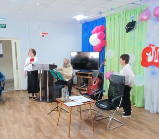 С праздником весны!