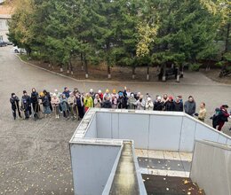 Осенняя уборка территории в пансионате ветеранов