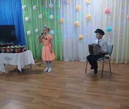 Весёлая и трогательная программа ко Дню пожилого человека в Саяногорском геронтологическом отделении