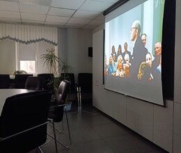 К Дню комсомола — просмотр художественного фильма «Старики-разбойники» для жителей пансионата