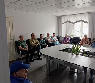 К Дню комсомола — просмотр художественного фильма «Старики-разбойники» для жителей пансионата