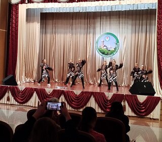 Праздник для милых мам!