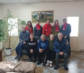 Волонтеры команды РУСАЛ поздравили жителей с наступающим новым годом!