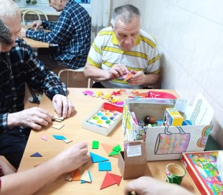 Когнитивные задания — это ежедневная работа с людьми пожилого возраста