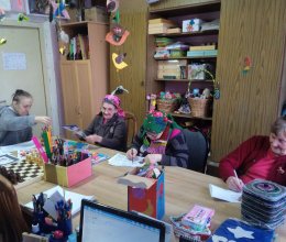 Веселая и вдохновляющая атмосфера в кабинете творчества