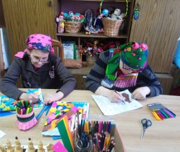 Веселая и вдохновляющая атмосфера в кабинете творчества