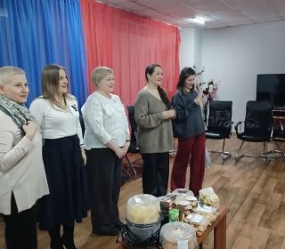 От милых женщин примите поздравление мужчины!