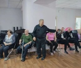 От милых женщин примите поздравление мужчины!