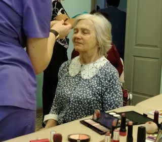 С праздником милых женщин!