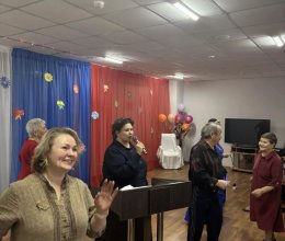 С праздником милых женщин!