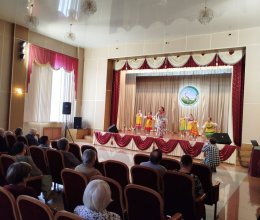 С праздником весны!