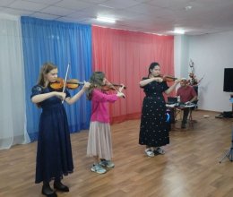 «Россия — священная наша держава, Россия — любимая наша страна»