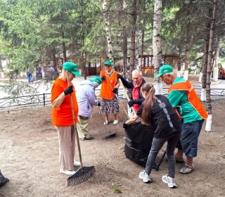 Объединены одним делом-труд и дружба! 