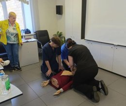 Обучение по оказанию первой помощи пострадавшим в Абаканском пансионате ветеранов