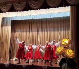 Концерт района Центральный: ансамбль «Поющие сердца» подарил жителям музыки и тепла