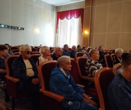Концерт района Центральный: ансамбль «Поющие сердца» подарил жителям музыки и тепла