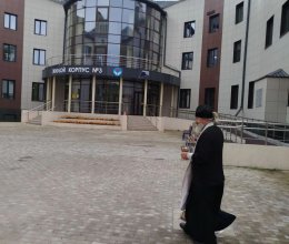 Освящение 3-го корпуса Абаканского пансионата ветеранов настоятелем Владимирского храма, отцом Георгием