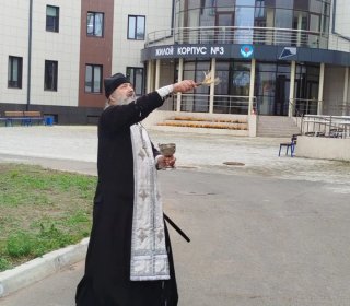 Освящение 3-го корпуса Абаканского пансионата ветеранов настоятелем Владимирского храма, отцом Георгием