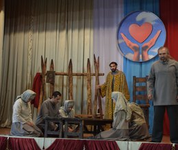 И вновь театр в гости к нам стучится…