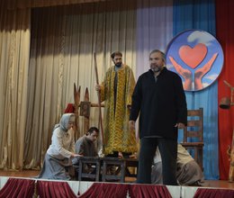 И вновь театр в гости к нам стучится…